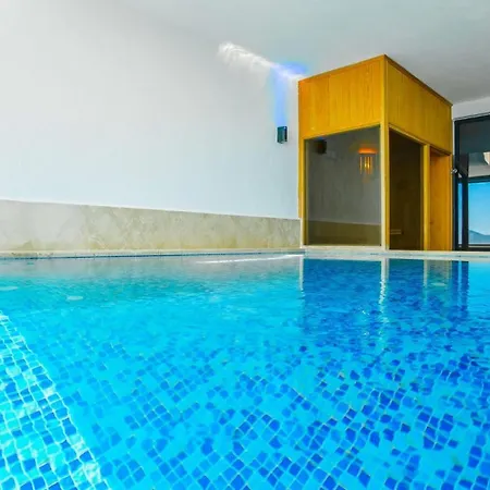 Вилла 3 Bedroom Seaview Luxury - Heated Indoor Pool Калкан