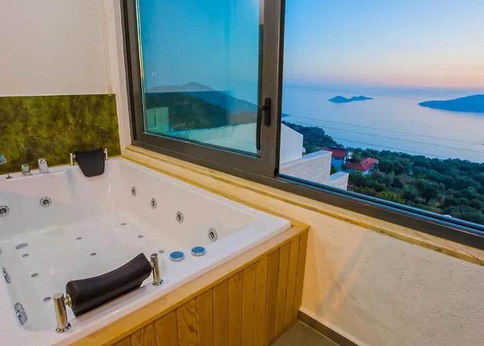 3 Bedroom Seaview Luxury - Heated Indoor Pool 빌라