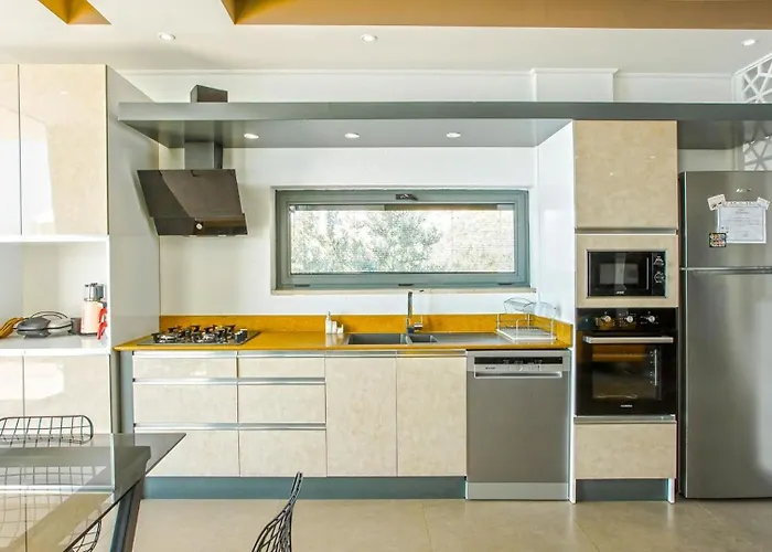 3 Bedroom Seaview Luxury - Heated Indoor Pool 빌라