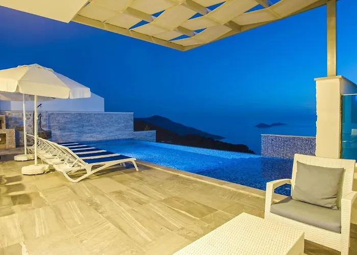 3 Bedroom Seaview Luxury - Heated Indoor Pool 칼칸