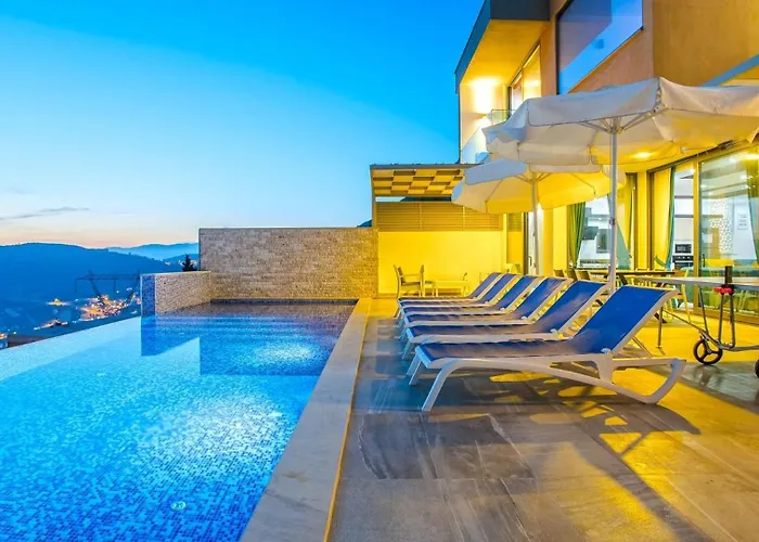 3 Bedroom Seaview Luxury - Heated Indoor Pool