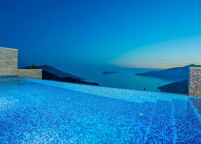 3 Bedroom Seaview Luxury - Heated Indoor Pool 칼칸