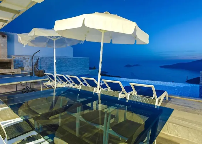 3 Bedroom Seaview Luxury - Heated Indoor Pool