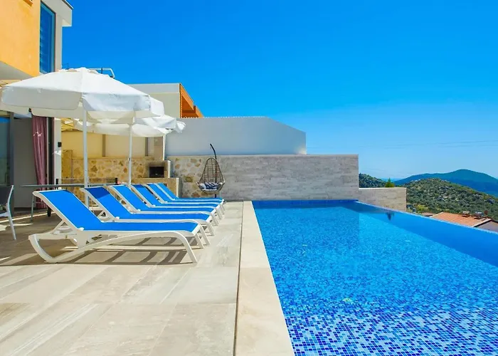 3 Bedroom Seaview Luxury - Heated Indoor Pool 빌라 칼칸