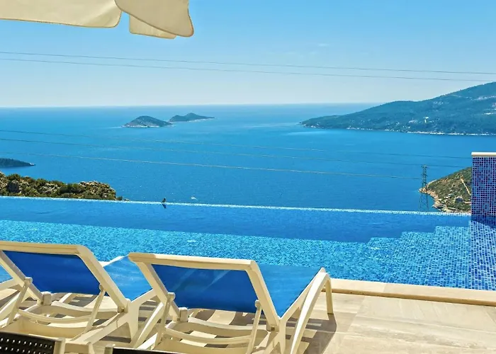 3 Bedroom Seaview Luxury - Heated Indoor Pool *
