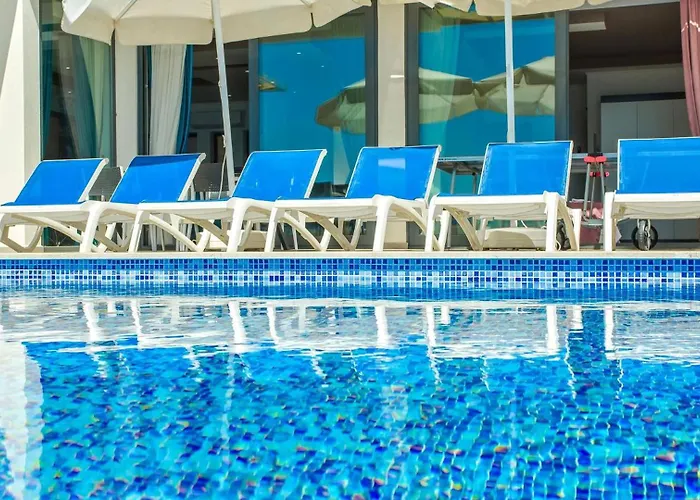 3 Bedroom Seaview Luxury - Heated Indoor Pool 칼칸