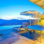 Villa 3 Bedroom Seaview Luxury - Heated Indoor Pool *