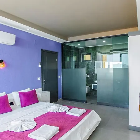 Villa 3 Bedroom Seaview Luxury - Heated Indoor Pool *