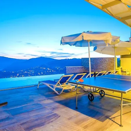Villa 3 Bedroom Seaview Luxury - Heated Indoor Pool *