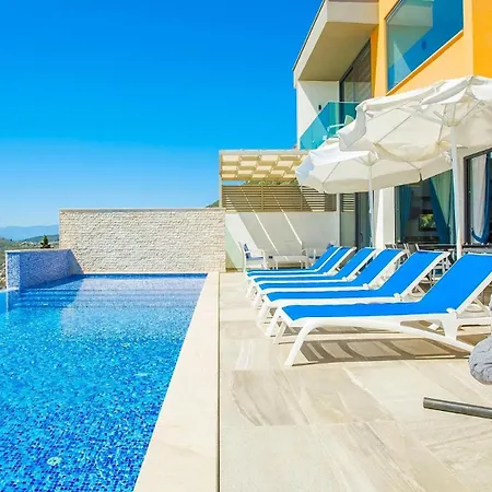 Villa 3 Bedroom Seaview Luxury - Heated Indoor Pool