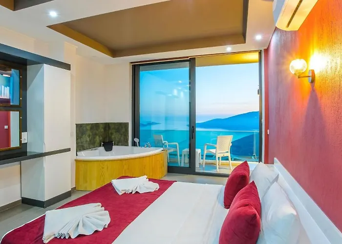 3 Bedroom Seaview Luxury - Heated Indoor Pool *