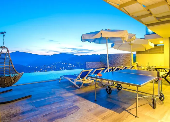 Villa 3 Bedroom Seaview Luxury - Heated Indoor Pool *