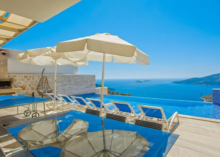 Villa 3 Bedroom Seaview Luxury - Heated Indoor Pool *