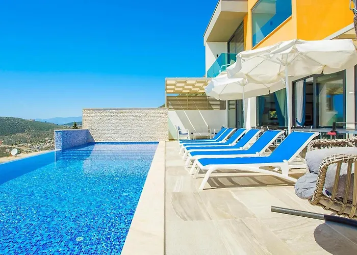 Villa 3 Bedroom Seaview Luxury - Heated Indoor Pool