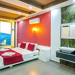 3 Bedroom Seaview Luxury - Heated Indoor Pool וילה קלקן