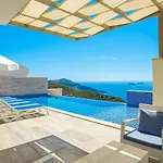 וילה 3 Bedroom Seaview Luxury - Heated Indoor Pool קלקן