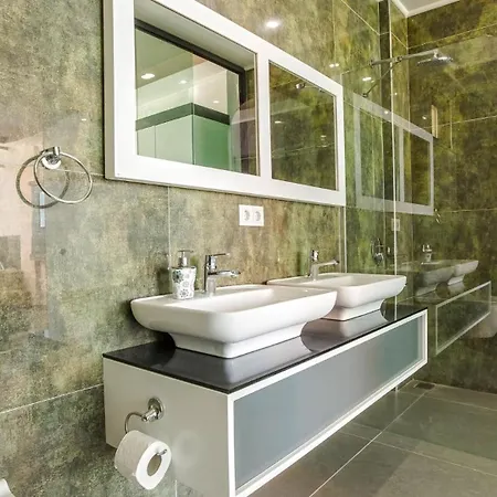Βίλα 3 Bedroom Seaview Luxury - Heated Indoor Pool