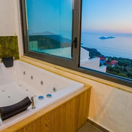 3 Bedroom Seaview Luxury - Heated Indoor Pool Βίλα