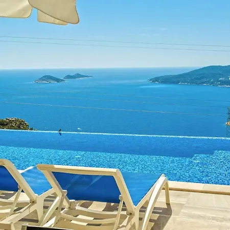 3 Bedroom Seaview Luxury - Heated Indoor Pool *