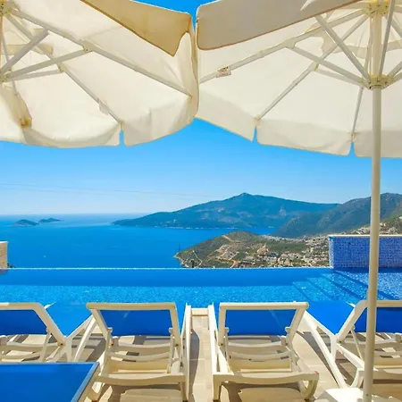 3 Bedroom Seaview Luxury - Heated Indoor Pool *
